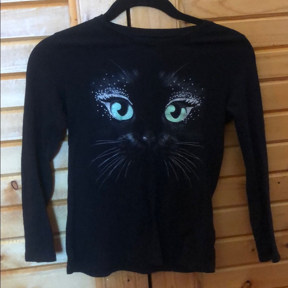 Black long-sleeved shirt